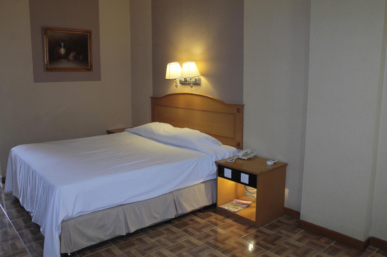 Hotel Formosa Manado Extérieur photo